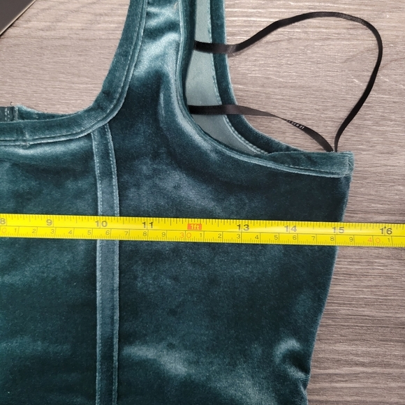 Forever 21 Emerald Velvet Crop Top - Picture 4 of 6